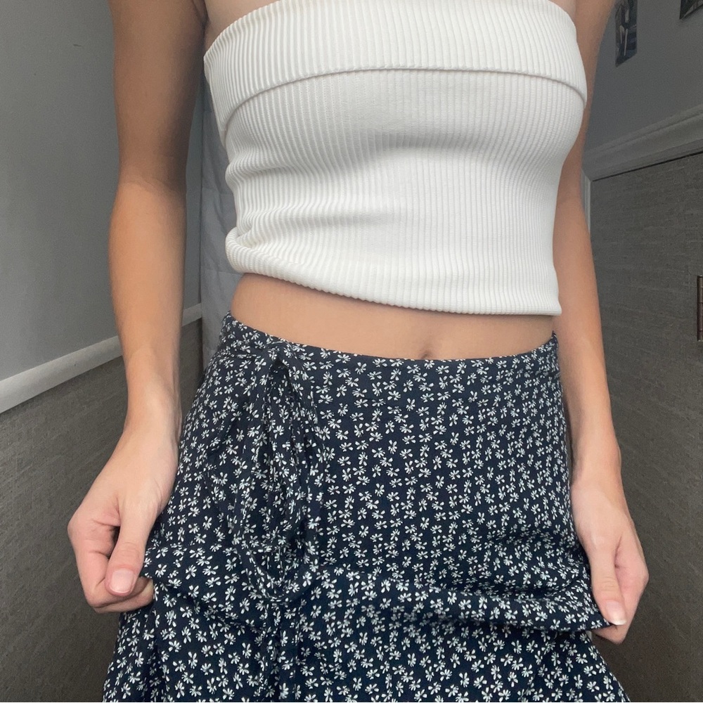 Brandy Melville Wrap floral skirt 🌸
